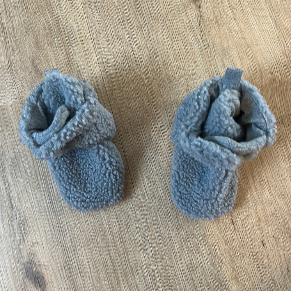 Gently used Robeez 6-12 month